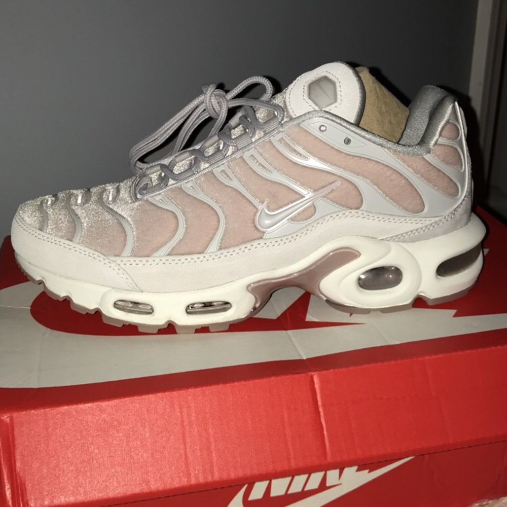 Nike Air Max Plus LX Velvet